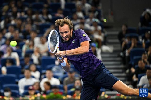 英国网球队绝杀世界网球队，梅德韦杰夫打破历史纪录