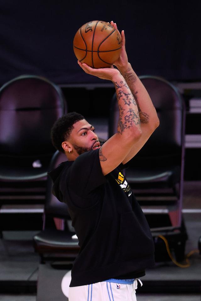 包含鹈鹕血洗波兰男篮，波尔津吉斯惊艳世界的词条