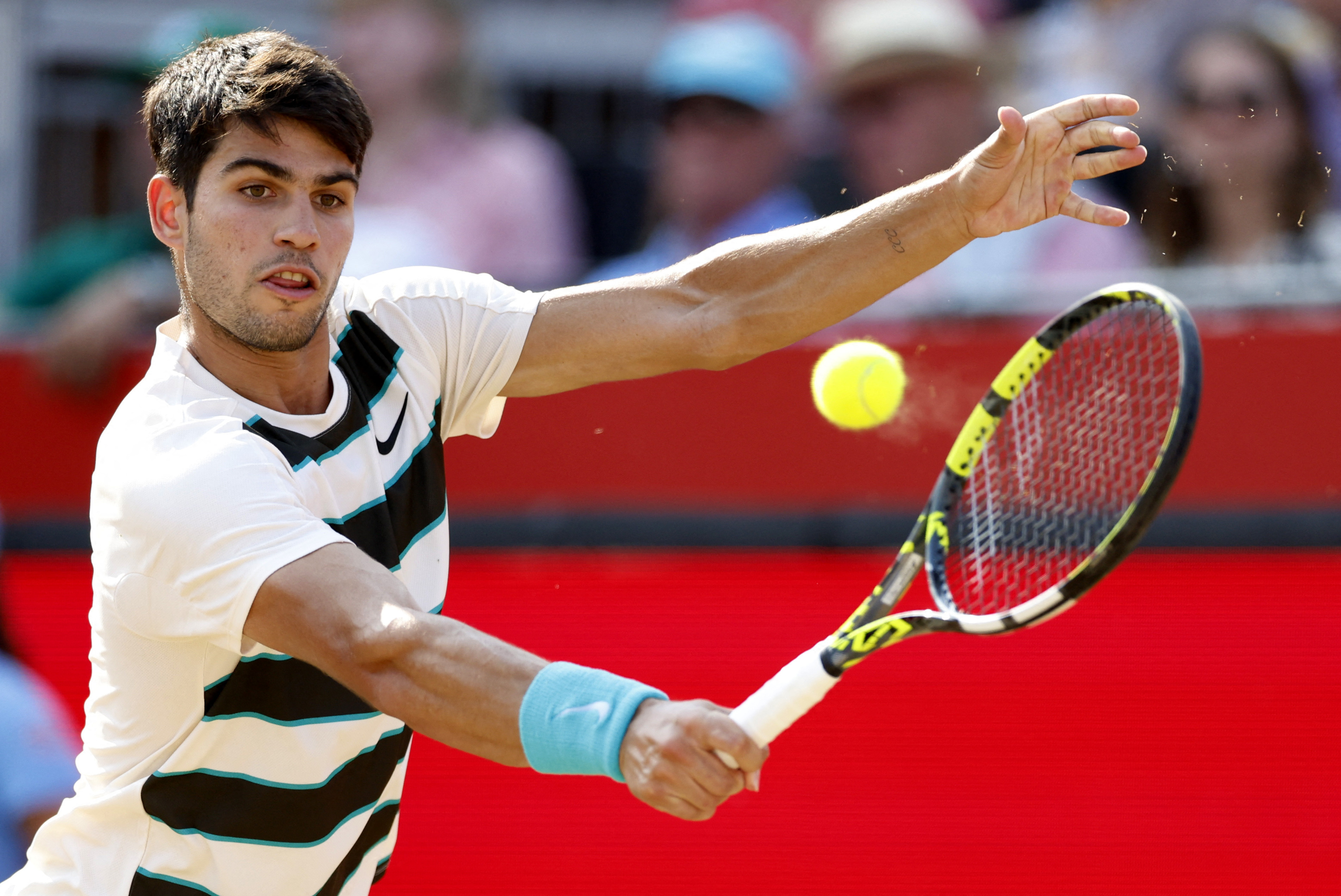 日本网球队强势西班牙网球队，阿尔卡拉斯统治全场