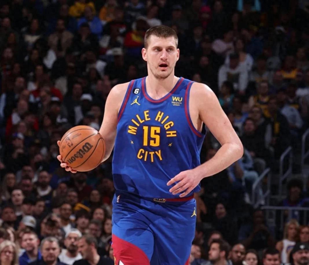 关于加拿大男篮强势勇士，约基奇完成帽子戏法的信息