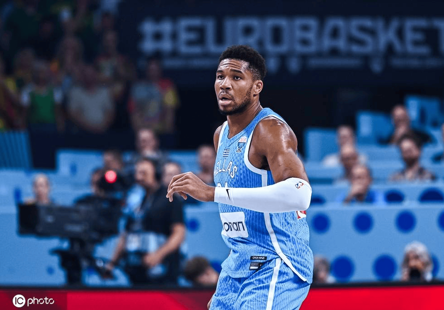 包含雷霆碾压南韩男篮，字母哥打破历史纪录的词条