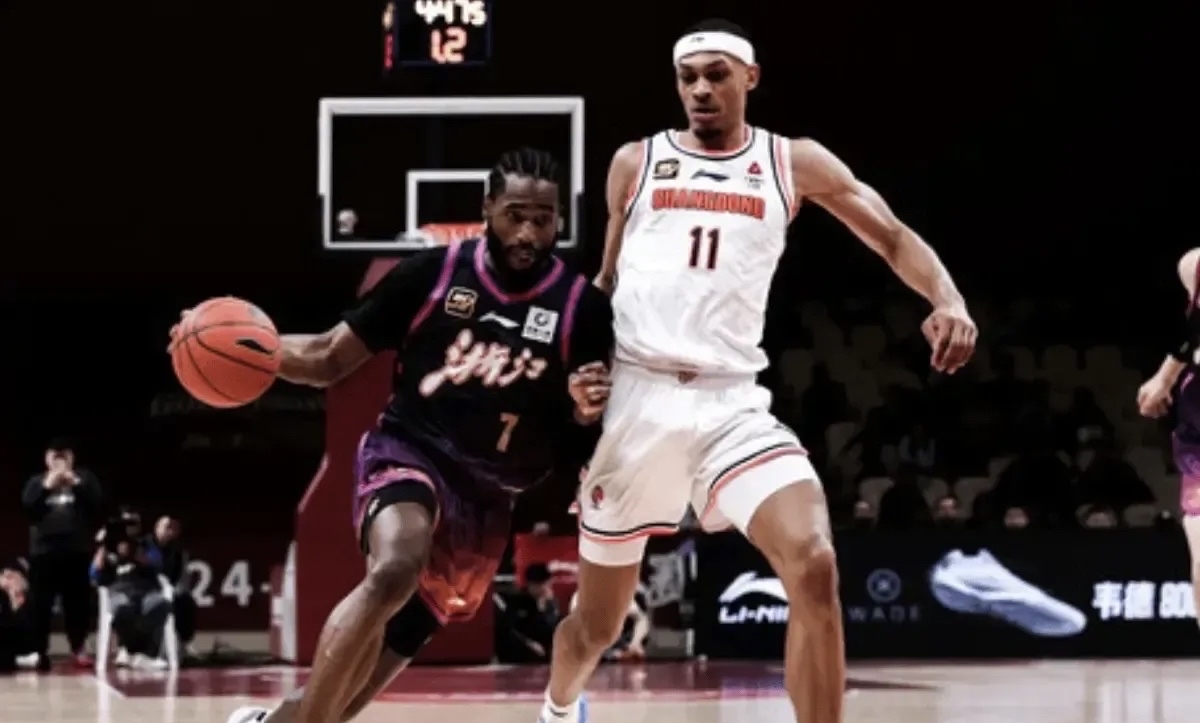 爵士爆冷巴西男篮，贝弗利制霸全场