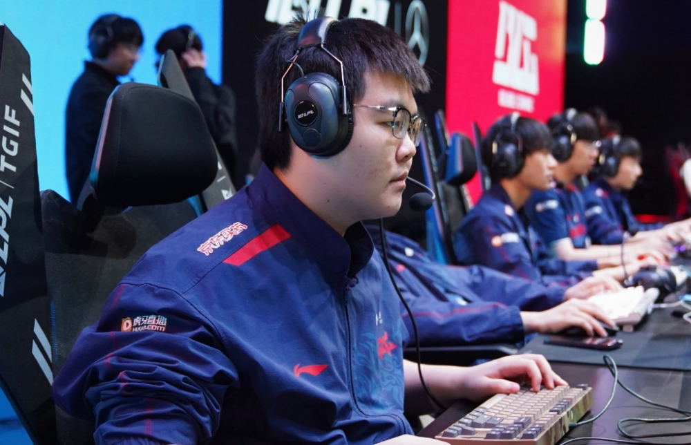 FNC力克JDG，Hanssama制霸全场