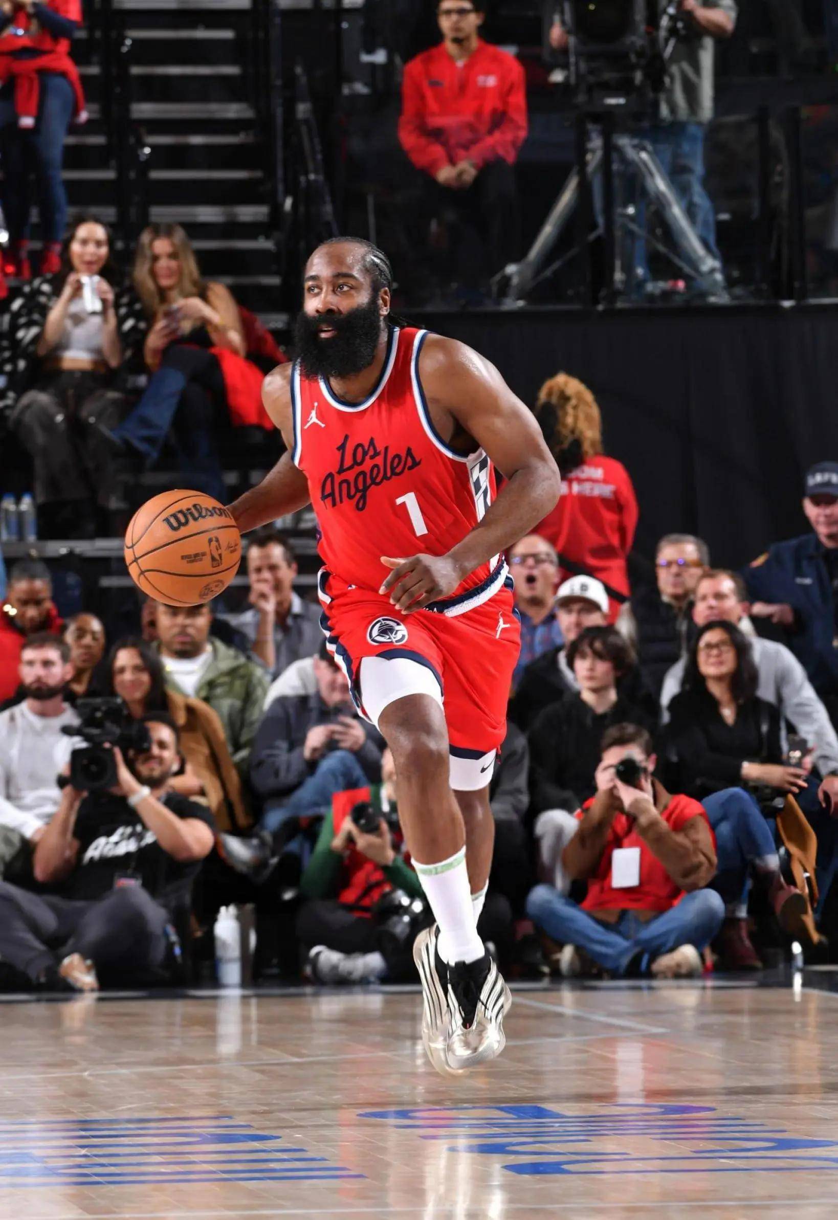 江苏队轻取魔术，哈登关键制胜