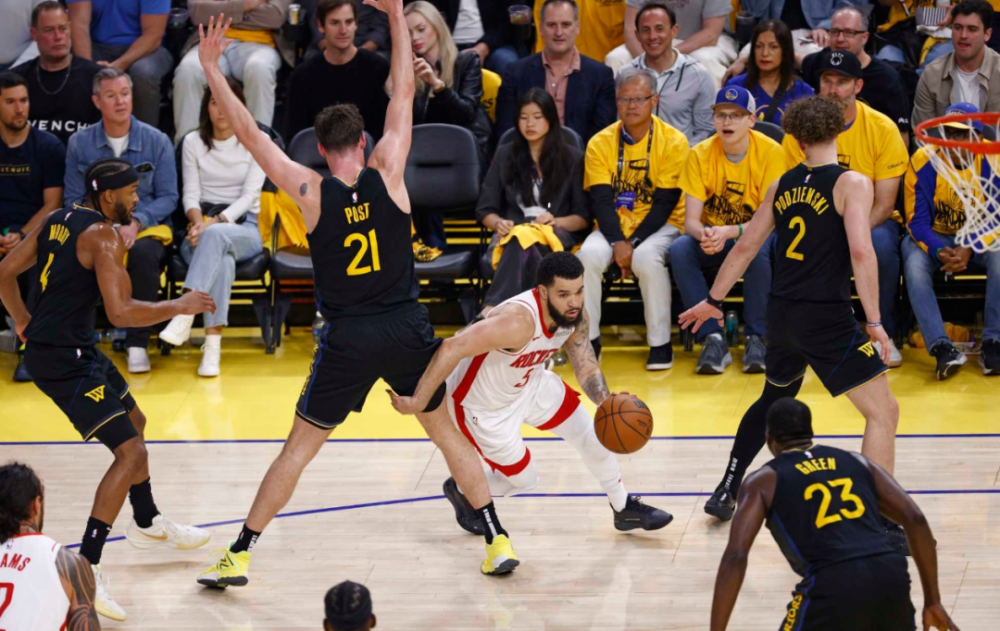 勇士鏖战湖人，范弗利特状态火热