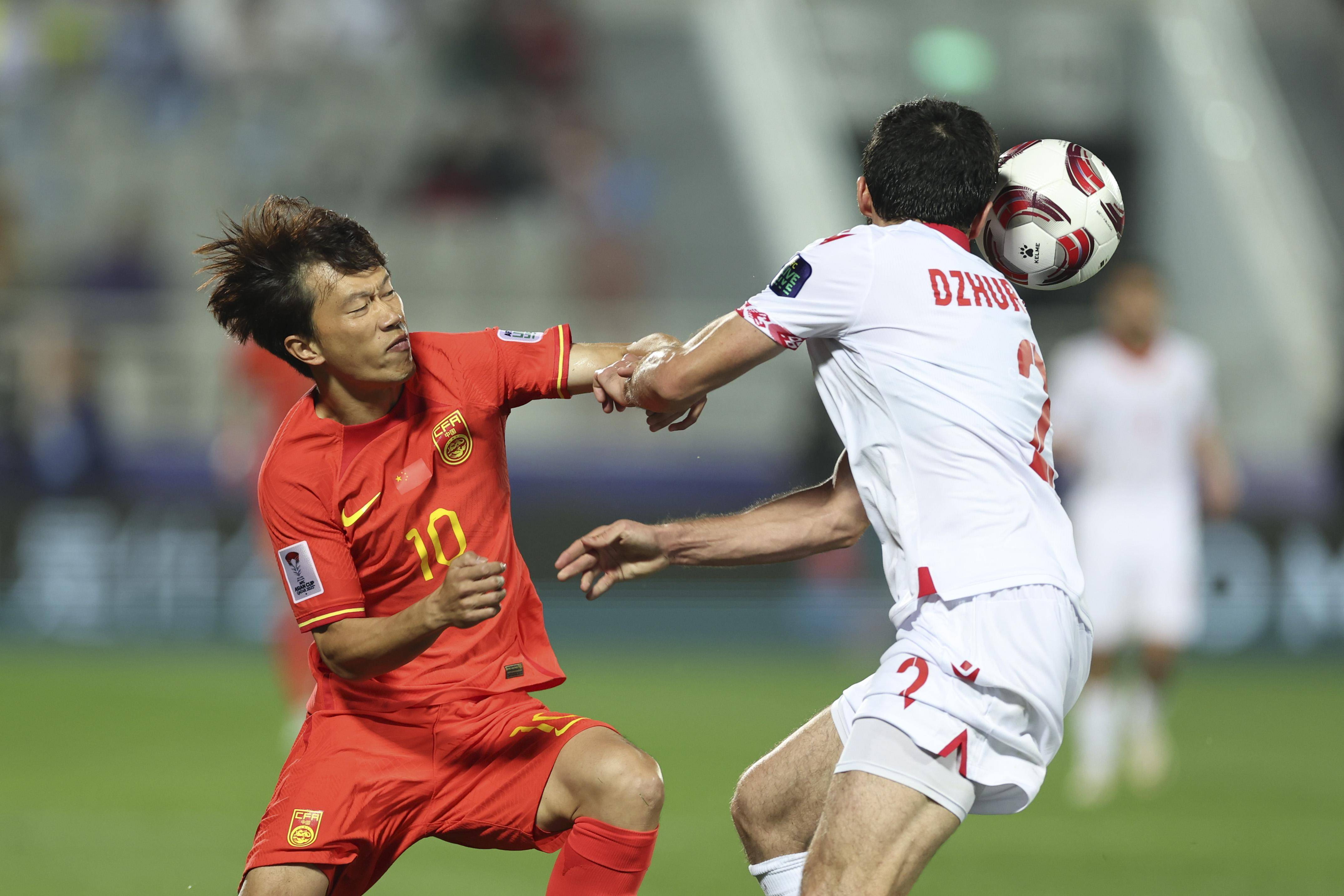 国内球队在亚洲足球比赛中争强展示