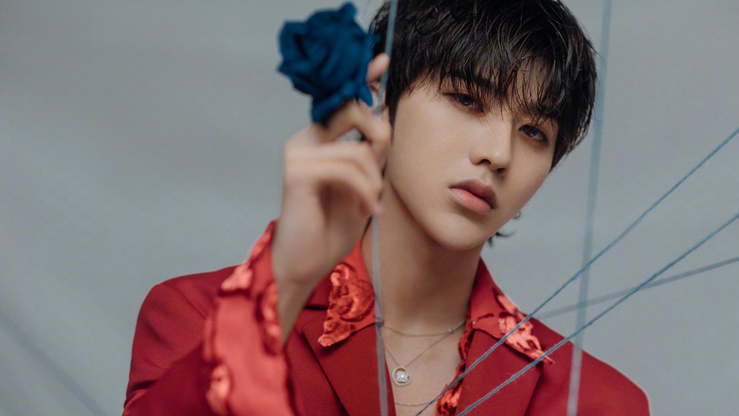 绿茵钻石,加维用金子般的心照亮安联,拜仁涉险过关却现裂痕