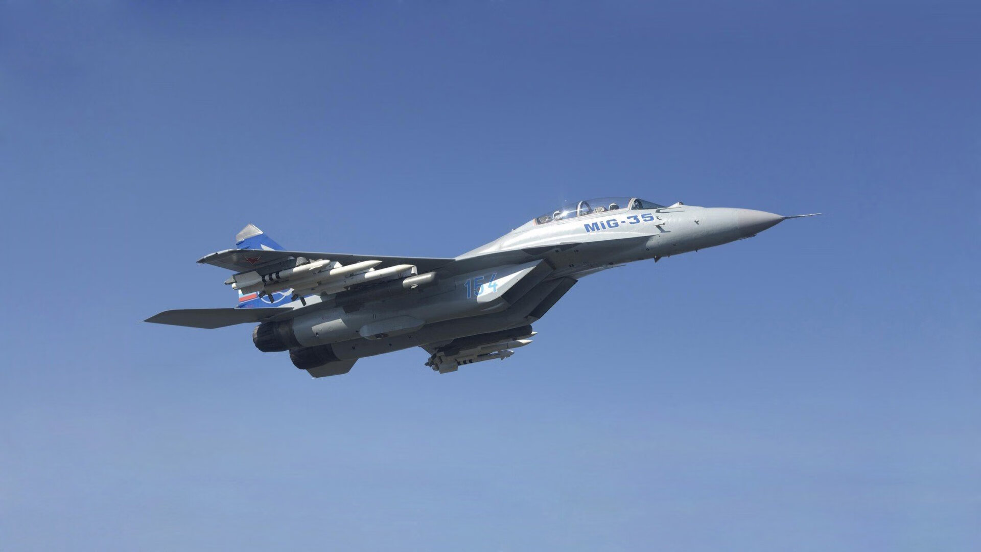 黄潜风暴与蓝月利刃,两种冲击力如何诠释足球的多维征服