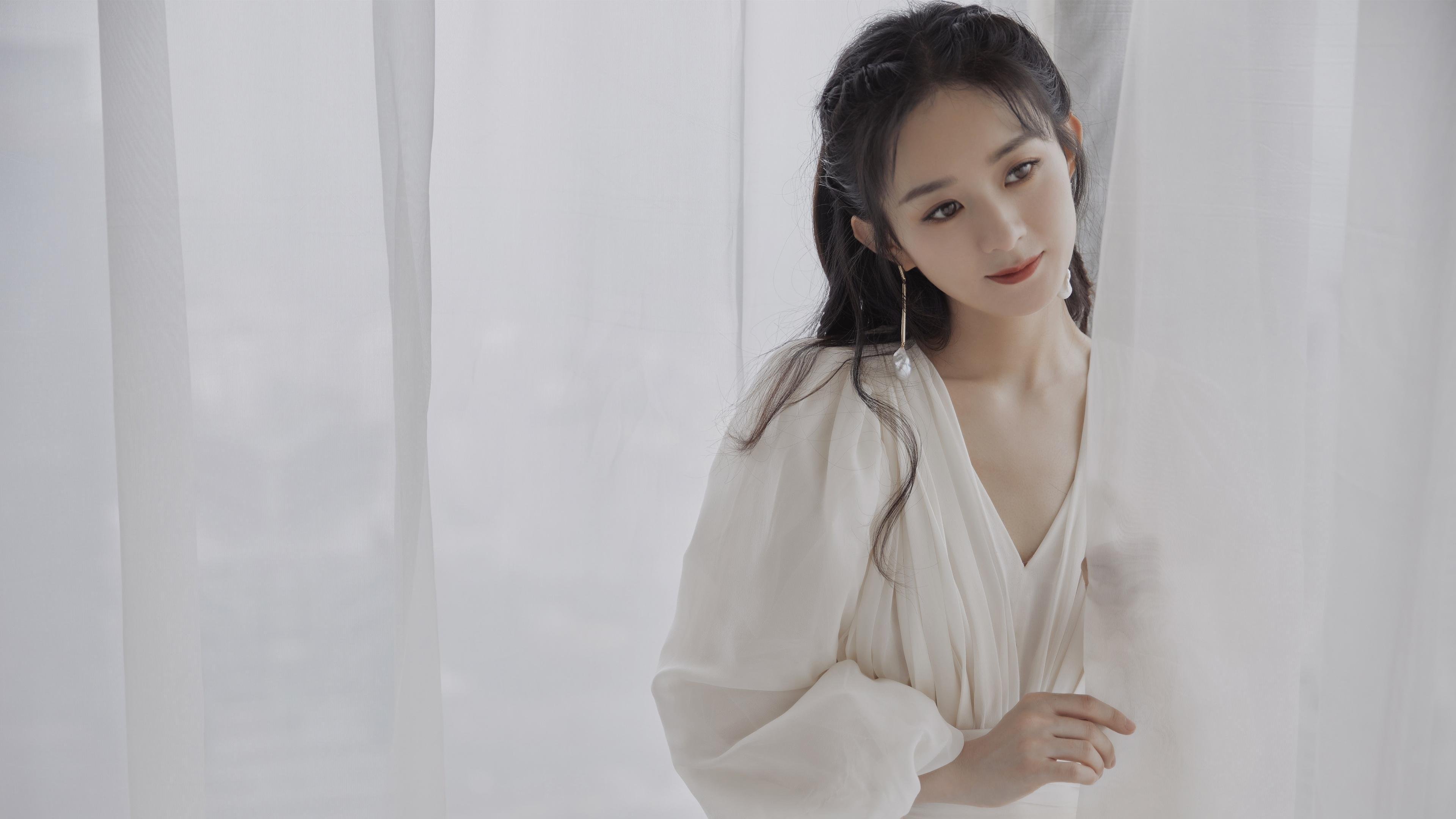 一夜双城,利拉德绝杀森林与乔治点燃意甲,篮球热力撕裂时空